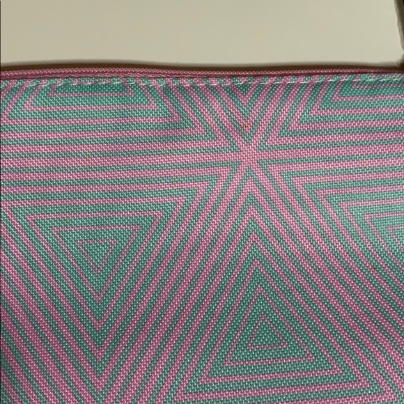 Clinique Makeup Bag - Picture 2 of 4